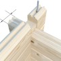 Detailaufnahme der Eckverbindung einer Palmako Holzgarage. Sichtbar sind die Blockbohlen und eine Metallstange.
