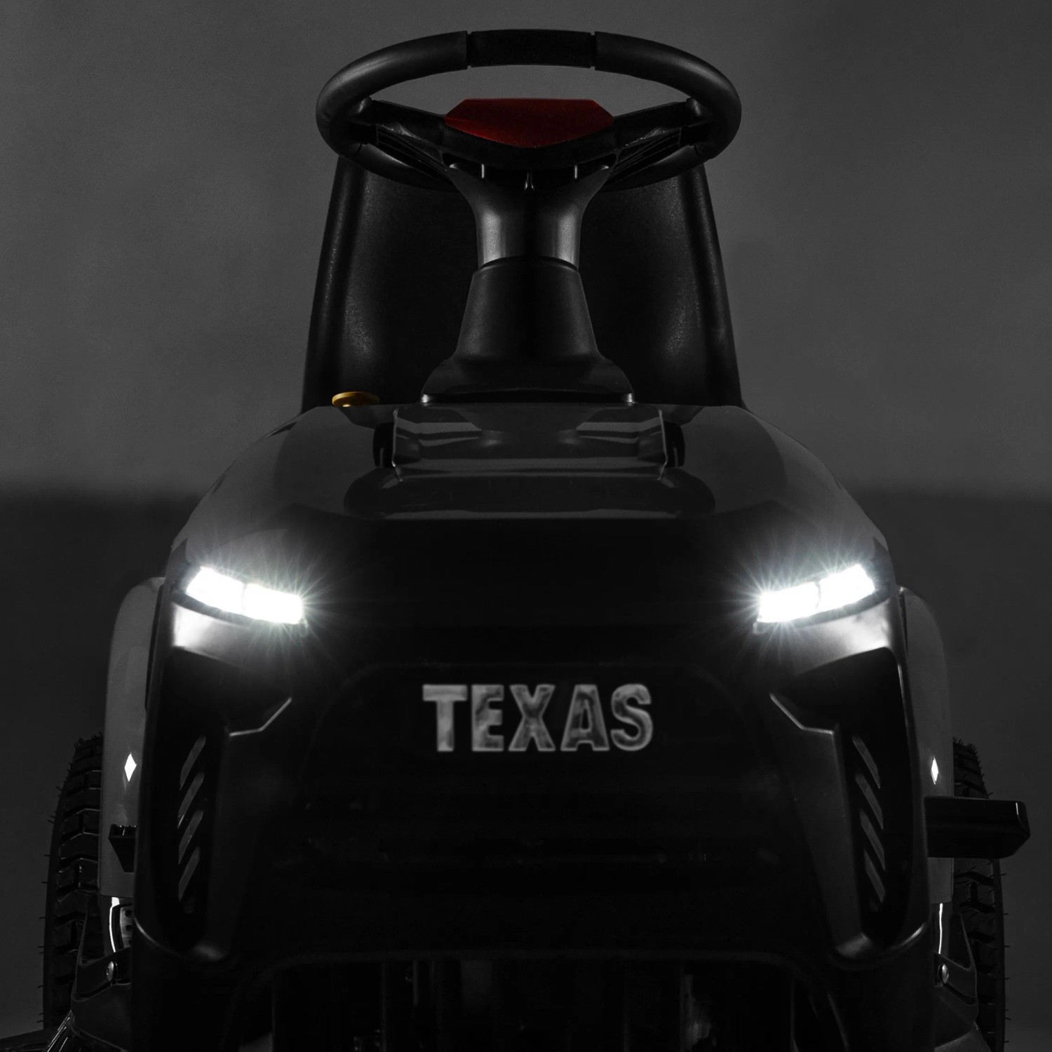 Frontansicht des Texas Benzin-Rasentraktor Premium TTS98H mit LED-Scheinwerfern.