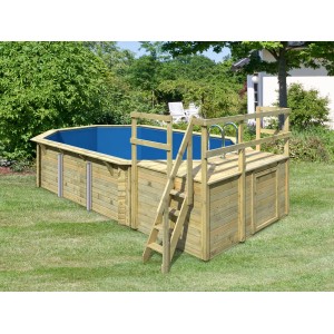 Karibu Holzpool Set mit Sonnenterrasse, Leiter und Filteranlage im Garten.