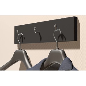 Anwendung von Fischer 320 Kilo Kleber: Kleben von Garderobe an Wand.