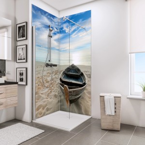 Schulte Duschrückwand über Eck mit Ruderboot-Motiv im Badezimmer.