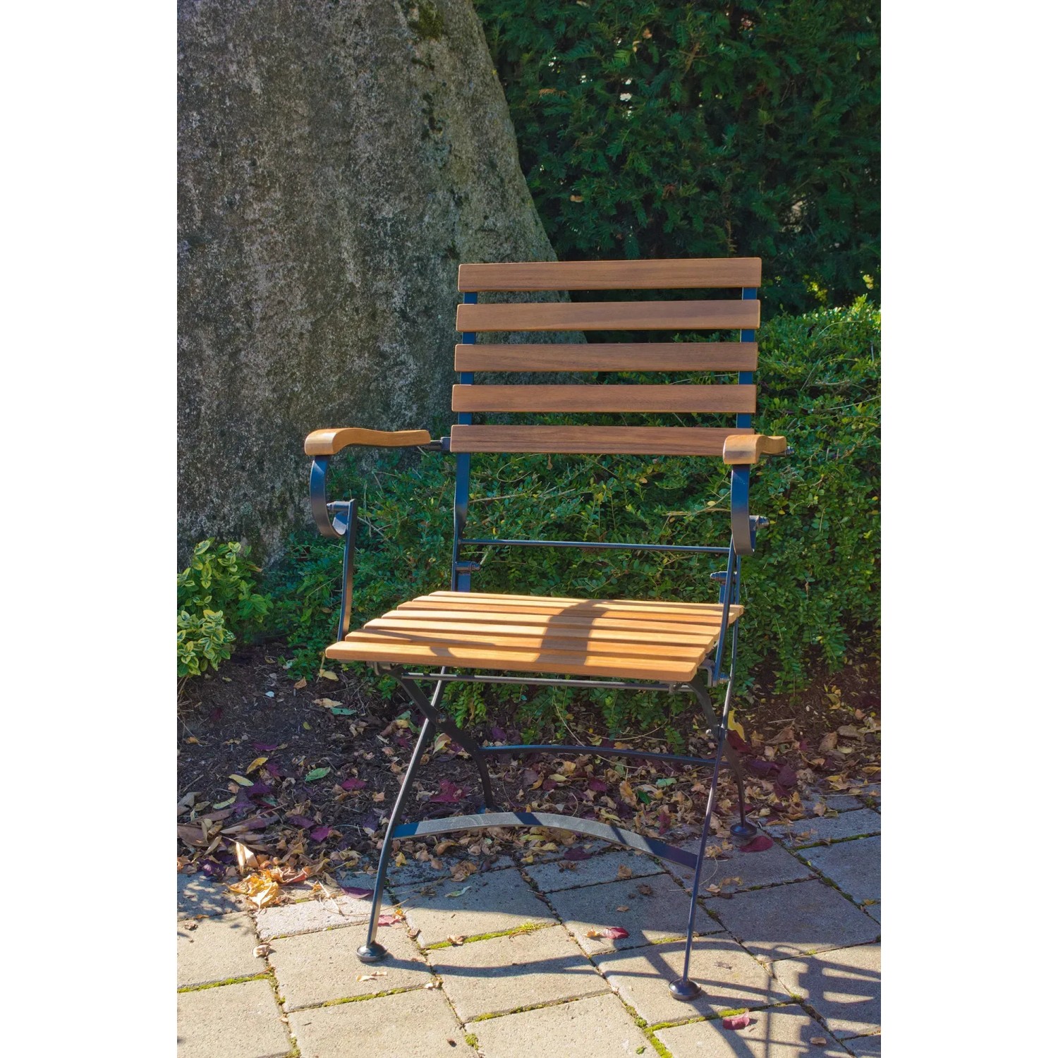 Acamp Klappsessel Lindau Teak-Schwarz, Gartenstuhl aus FSC® Akazienholz mit schwarzem Gestell.