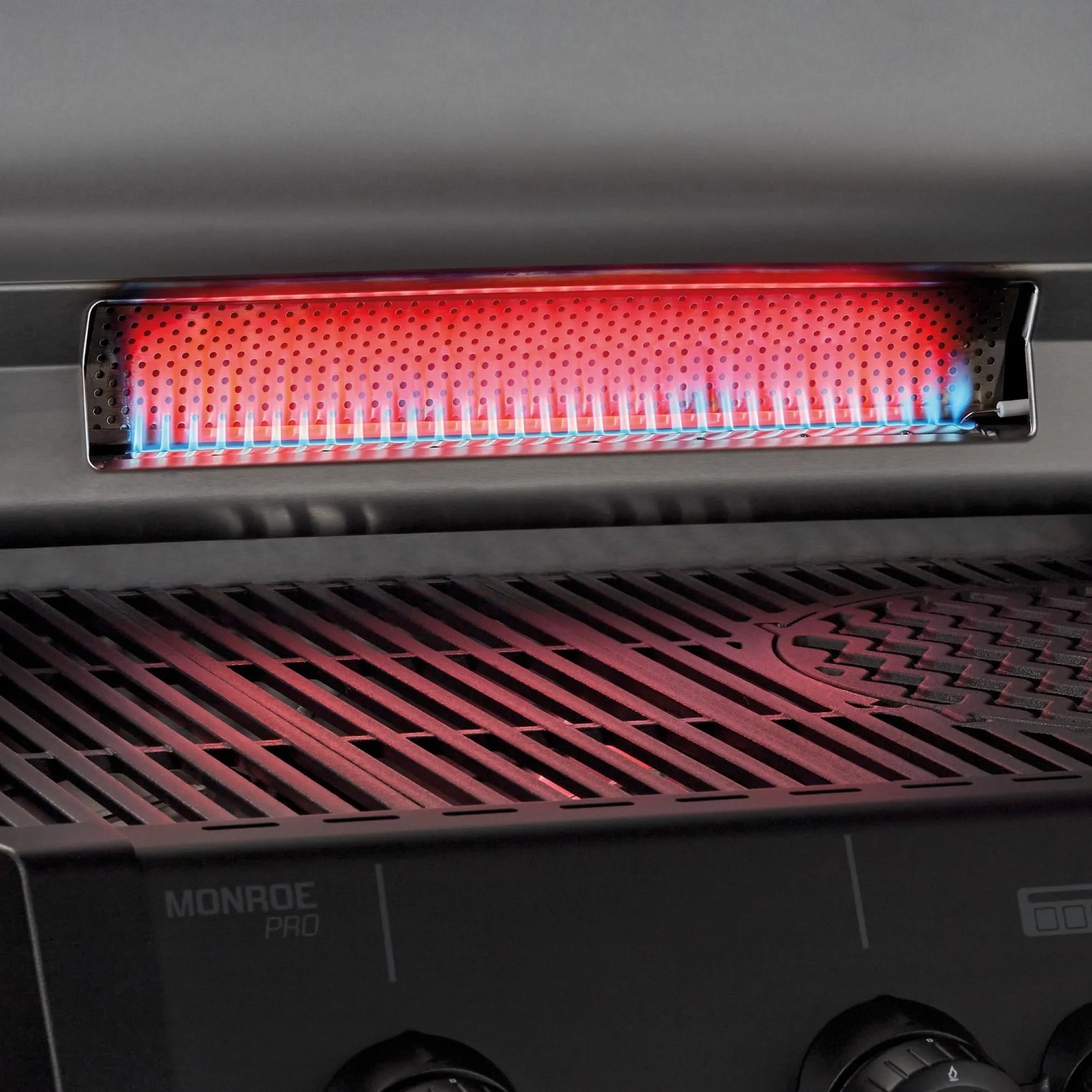 Detailaufnahme des Enders Gasgrills Monroe Pro 3 SIKR Turbo Shadow mit aktivierter Turbo Zone.
