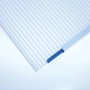 Detailaufnahme einer klaren Polycarbonat Doppelstegplatte für Terrassenüberdachungen.