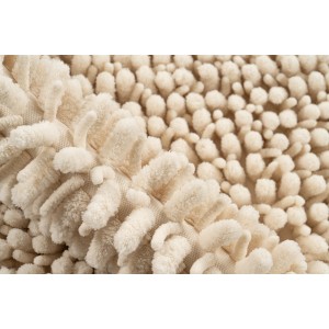 Detailaufnahme: Flauschiger, creme-farbener Lalee Badteppich Fluffy, 40x60 cm.