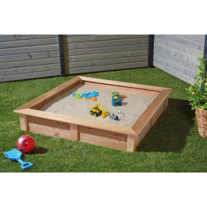 Quadratischer Sandkasten aus Douglasie, 150x150 cm, mit Spielzeug auf Rasen.