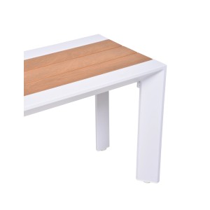 Detailansicht: Gartenbank Venice mit Nonwood-Sitzfläche und weißem Aluminiumgestell.