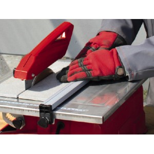 Einhell Diamant-Trennscheibe 180 mm für Fliesenschneider im Einsatz. Zubehör für präzise Fliesenschnitte.