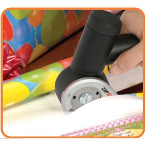 Worx MakerX Akku-Rollschneider WX745.9 schneidet Geschenkpapier. Multitool für DIY-Projekte.