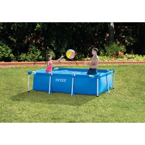 Intex Family Stahlrahmen Pool-Set 260x160x65cm mit spielenden Personen im Garten.