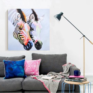 Kayoom Ölgemälde „Steppe I“ (80x80 cm) mit zwei Zebras Kopf an Kopf, bunte Streifen.