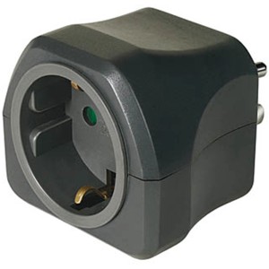 Schwarzer Brennenstuhl Reiseadapter für über 150 Länder.