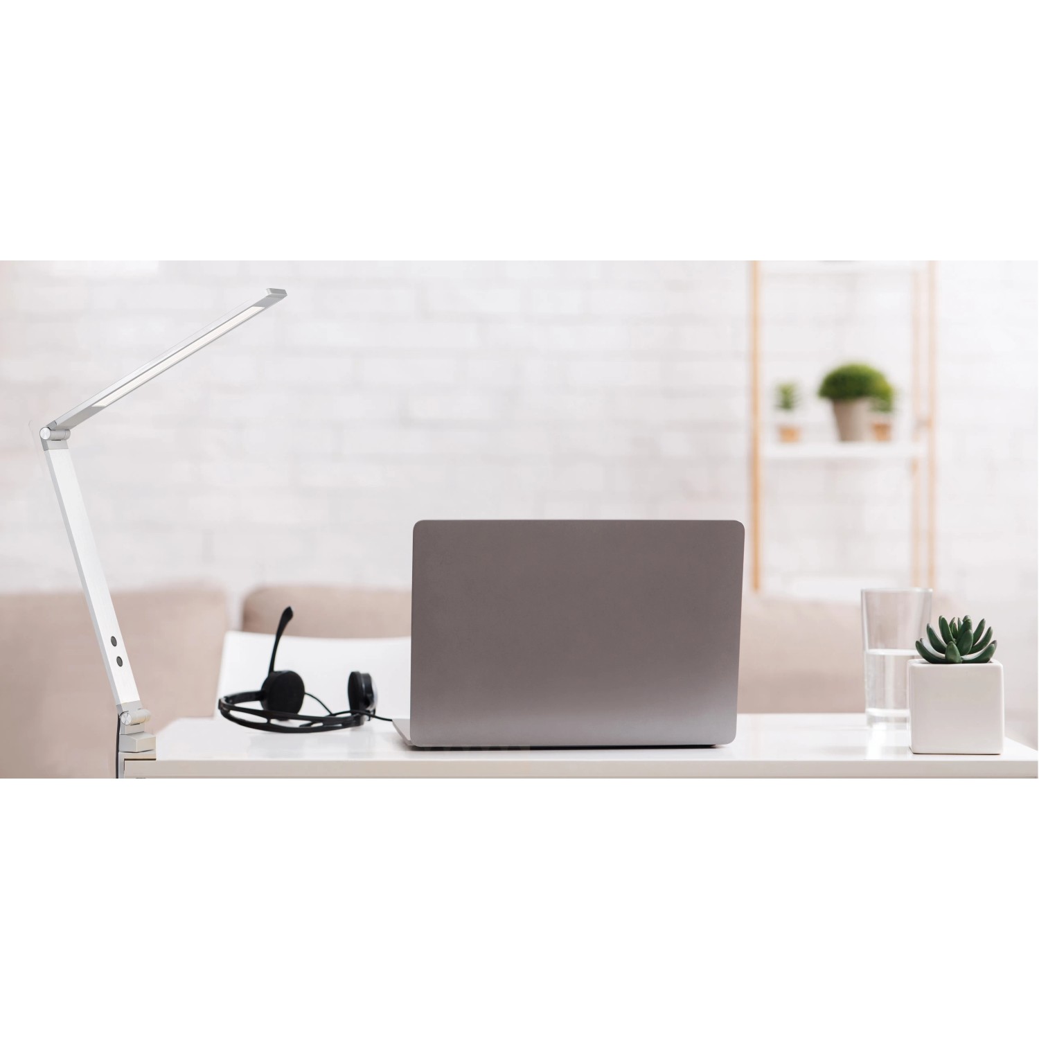 Moderne, dimmbare LED-Klemmleuchte Geri in Aluminiumfarben/Weiß, 38 cm hoch.