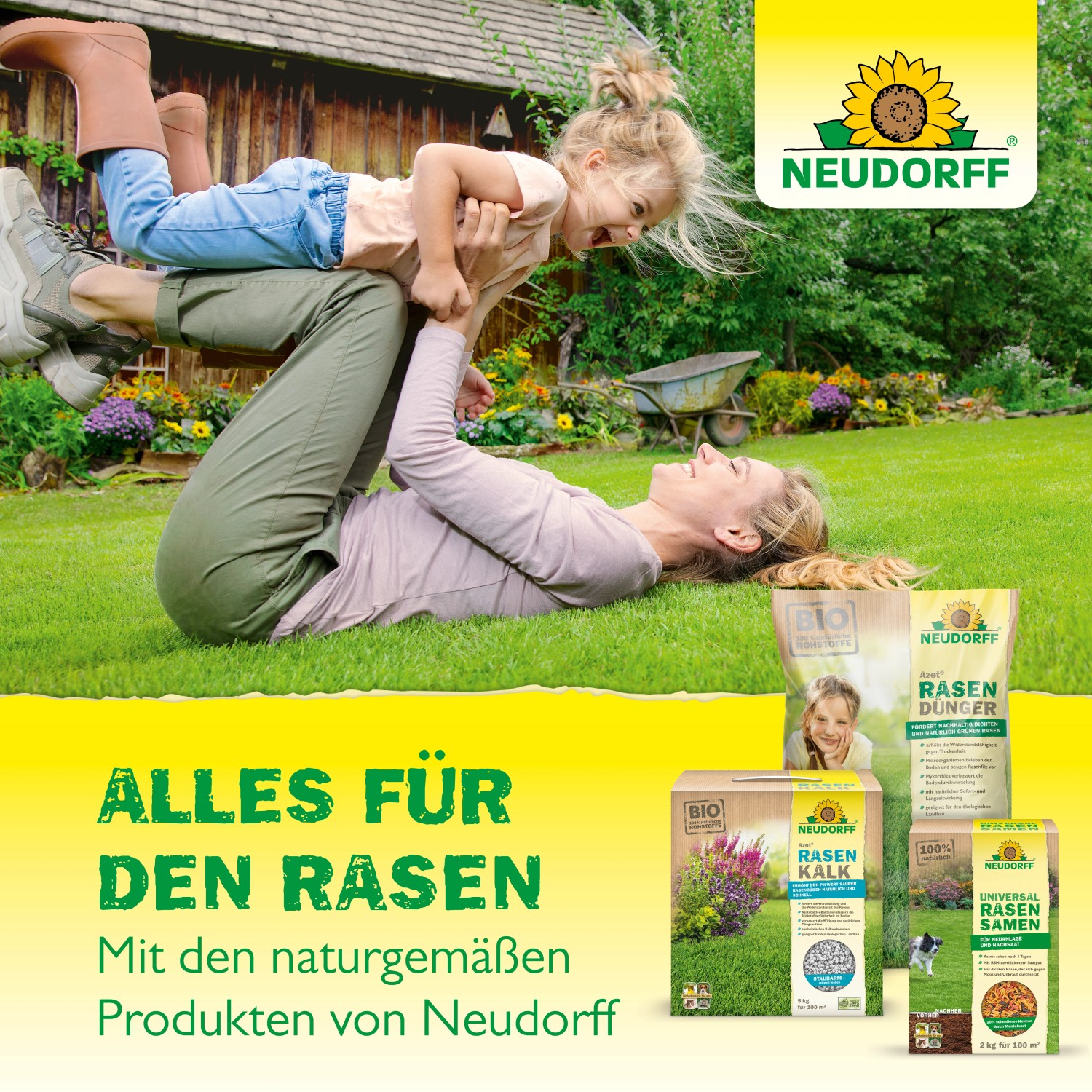Mutter und Kind spielen auf Rasen mit Neudorff Universal-Rasensamen und Rasenpflegeprodukten.