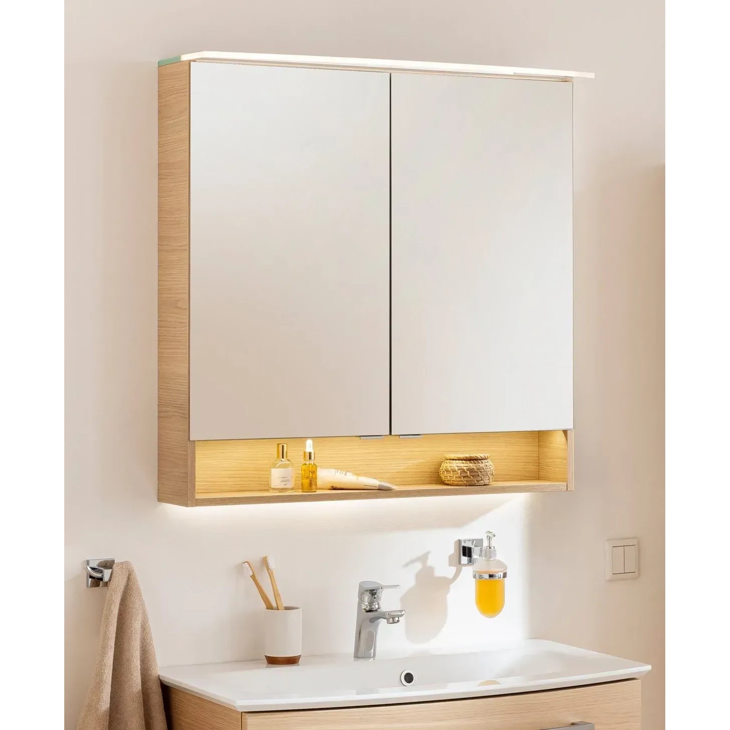 Fackelmann Spiegelschrank B.Style Sandeiche 80 cm mit Beleuchtung und Softclose im Badezimmer.
