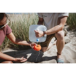 Faltbarer Enders Wasserkanister 15 l mit Ablasshahn beim Camping.