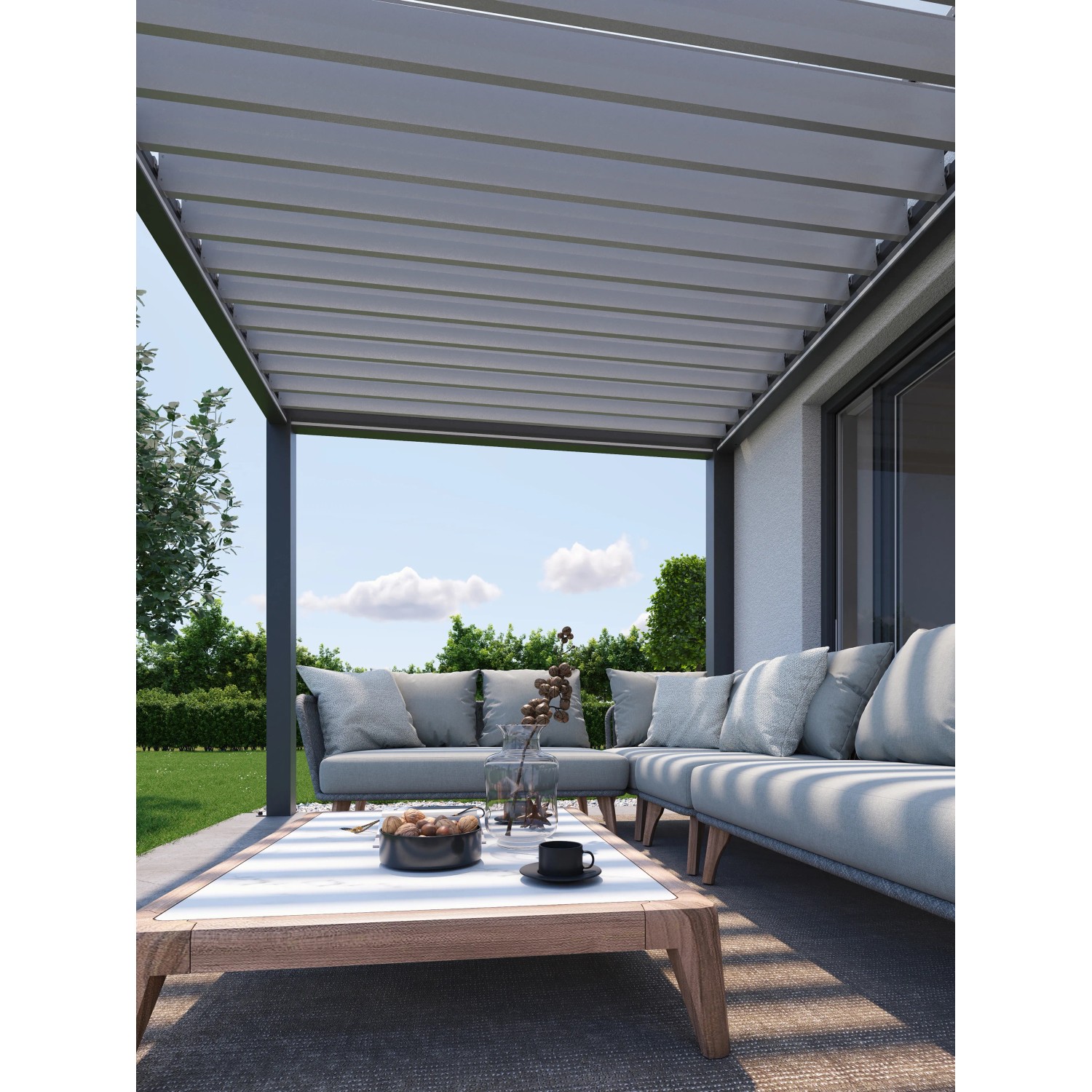 Biohort Pergola in Dunkelgrau/Silber-Metallic mit Lamellendach und Sitzgruppe auf der Terrasse.