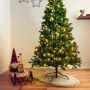 Geschmückter, grüner, künstlicher Tannenbaum Nagano mit LED-Beleuchtung, 180 cm hoch.