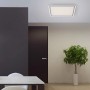 Quadratische LED-Deckenleuchte Edging Weiß (46,4 cm) im modernen Wohnraum.