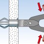Montage eines Fischer Hohlraumdübel HM mit einer Zange in einer Wand.
