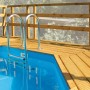 Weka Sonnendeck für Holzpool Madeira mit Leiter und Holzgeländer.