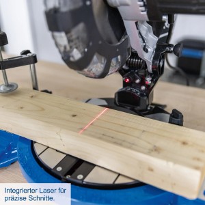 Scheppach HM210L Kapp- und Gehrungssäge mit Laser beim Holzzuschnitt.