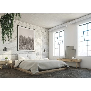 Helles Schlafzimmer mit weißer Gardinenstange (160 cm) über dem Fenster.