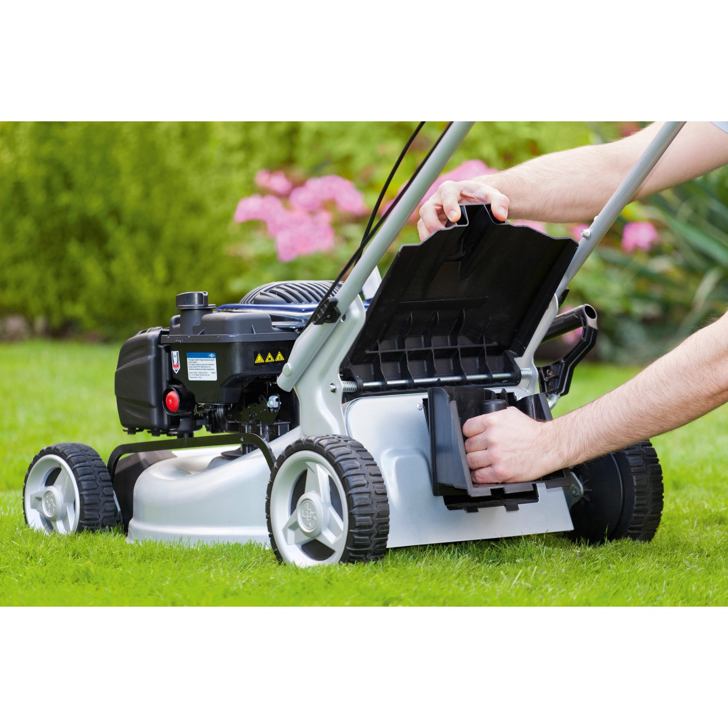 LUX Mulchkit für Benzinrasenmäher im Einsatz, Umrüstung auf Mulchmäher.