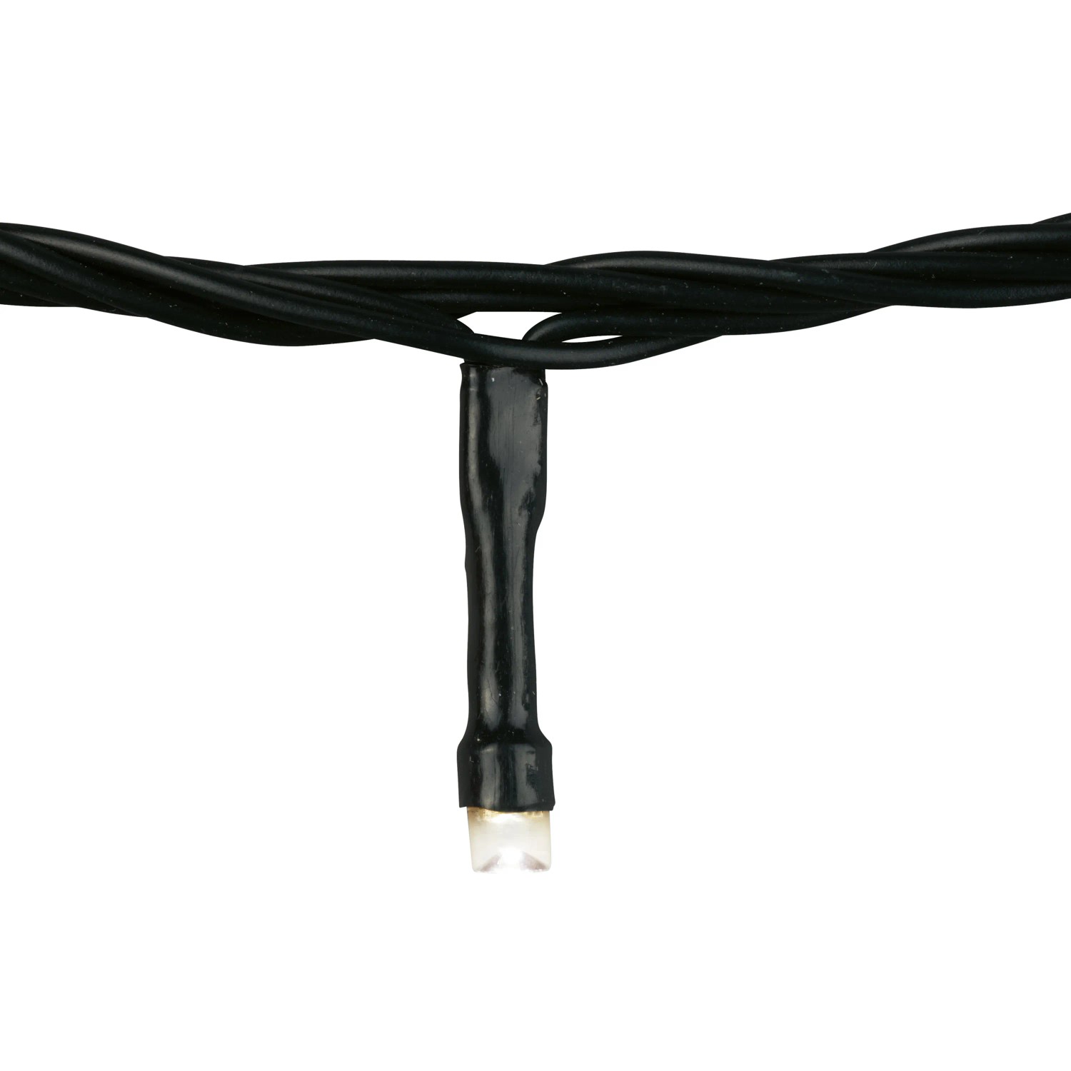 Detailaufnahme einer warmweißen LED-Lichterkette mit schwarzem Kabel.