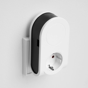 REV Ritter Ladegerät Flex 3 in 1, weiß, in Steckdose. USB-Ladeadapter für versch. Geräte.