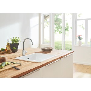 Grohe Concetto Einhand-Spültischbatterie in Chrom an Spüle in Küche.