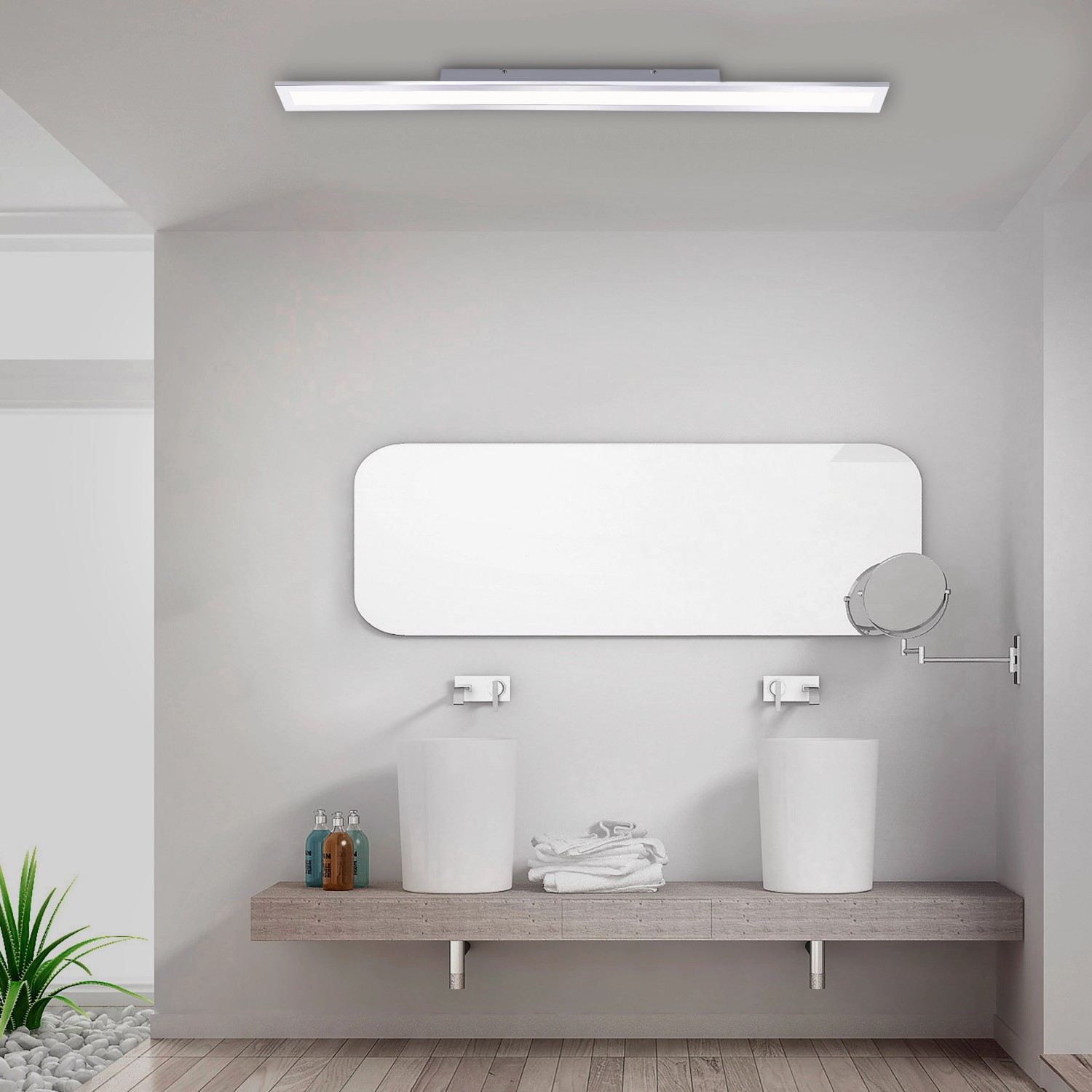 Chromfarbene LED-Deckenleuchte Flag (120 cm) von Paul Neuhaus im Badezimmer.