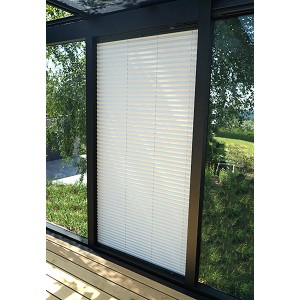 SunElements Plissee für SunGarden Gewächshaus, hellgrauer Stoff, Wandmontage.