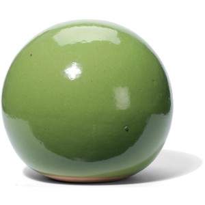 Glasierte, pistazienfarbene Kugel (10 cm) aus Steingut für die Gartendekoration.