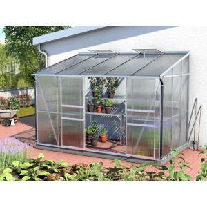 Anlehn-Gewächshaus Ida 6500 mit Alu-Rahmen und Hohlkammerplatten, an Hauswand montiert.