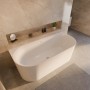 Weiße Ottofond Mince Badewanne, 180 cm, freistehend, mit schmaler Kante in modernem Bad. Acryl-Badewanne.