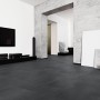Verlegtes Classen Neo 2.0 Vario Nero Dekor-Paneel in modernem Wohnraum.