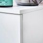 Detailaufnahme: Pelipal Bad-Hängeschrank Quickset 360, weiß glänzend, 35 cm breit.