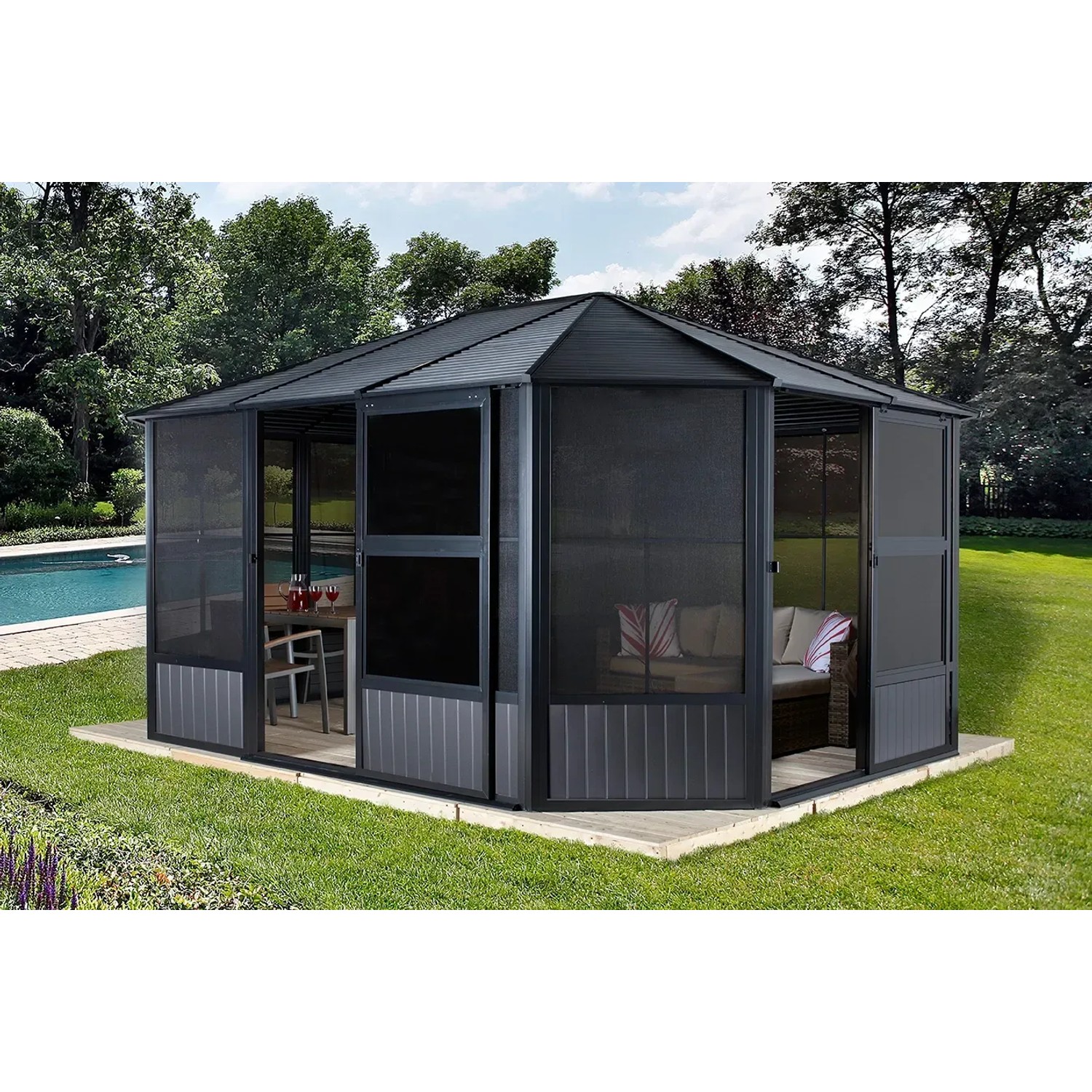Sojag Pavillon Charleston 384x384 cm mit Stahl Dach, Moskitonetzen und Schiebetüren im Garten.