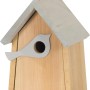 Braun-hellgrauer Nistkasten mit Vogelfigur am Einflugloch, geeignet für kleine Gartenvögel.