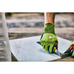Gebol Arbeitshandschuh Master Cut 5 Plus Gr. 11 beim Schneiden, grün/schwarz, Schnittschutz.