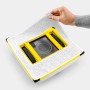 Kärcher RCW 4 Fensterputzroboter mit Mikrofaserpad und gelbem Rahmen. Automatische Fensterreinigung.