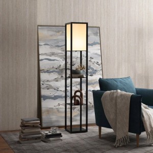 Schwarze HOMCOM Stehleuchte aus Holz mit drei beleuchteten Regalen. Moderne Innenleuchte für Wohnzimmer, bietet Stauraum.