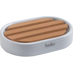 Weiße baliv Seifenschale aus Keramik mit Rillen und Bambus-Abtropfgitter.