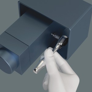 Wera Zyklop Mini 2 Steckschlüsselsatz im Einsatz, ideal für enge Räume.
