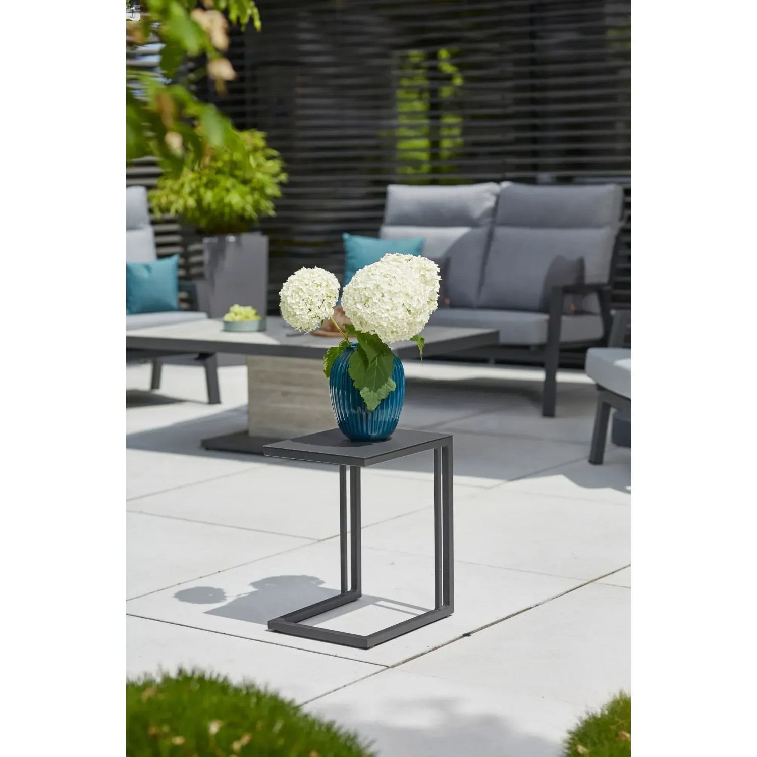 Rechteckiger, anthrazitfarbener Siena Garden Gartentisch Ramo, 33,5x40cm, ideal für Balkon und Terrasse.