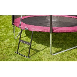 Salta Trampolin-Leiter S am Trampolin für sicheren Aufstieg.