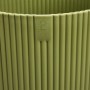 Detailaufnahme: Grüner Elho Blumentopf Vibes Fold, rund, Ø 18 cm, mit Rillenmuster.