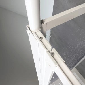 Detailaufnahme: Weißer Schulte Badewannenaufsatz mit Seitenwand und Deckenstütze.