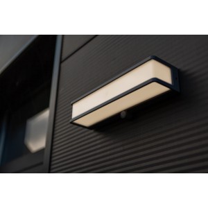 Moderne, anthrazitfarbene Lutec Solar-LED-Wandleuchte Doblo, 35 cm, für den Außenbereich.